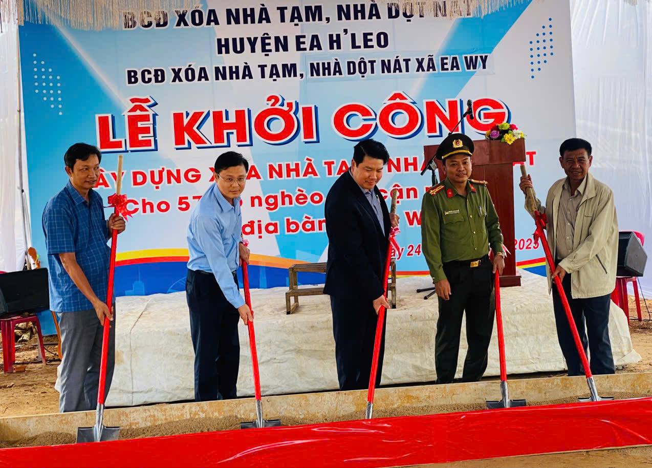 khởi công